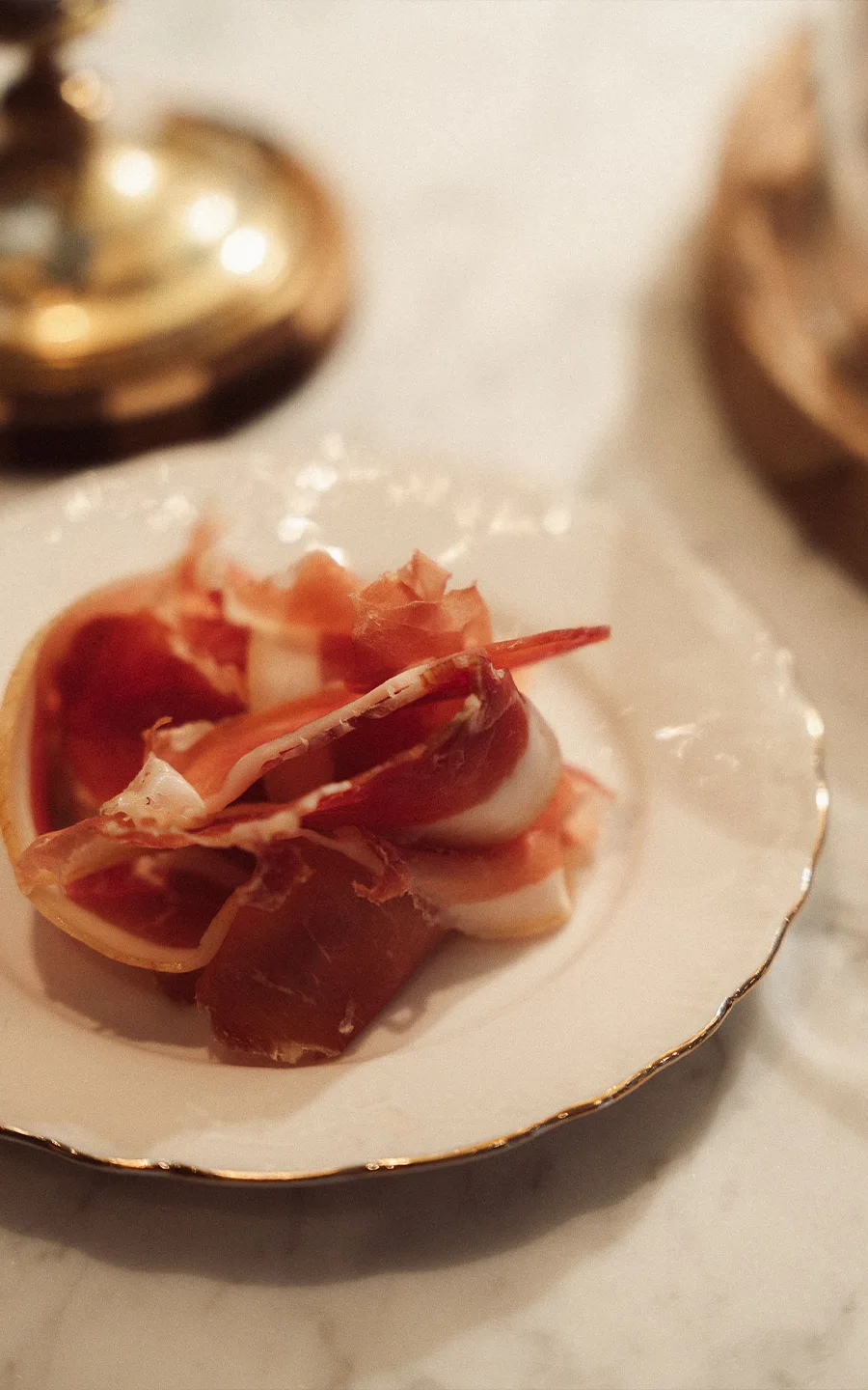 Julens bästa smaker Delikatess serverad på julbord på Ystad Saltsjöbad och Villan.